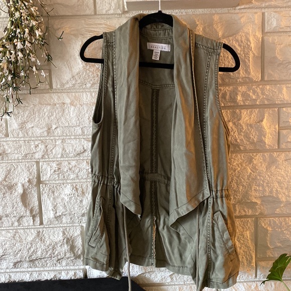 •Kenneth Cole Reaction Vest - Medium - Picture 1 of 11
